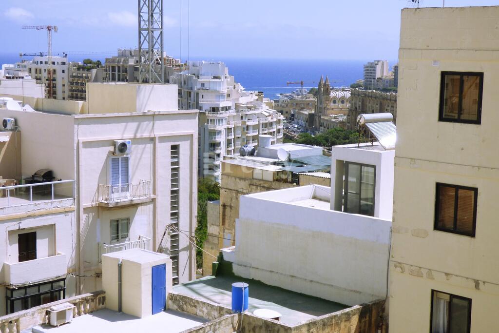 Perry Court, Triq Birkirkara