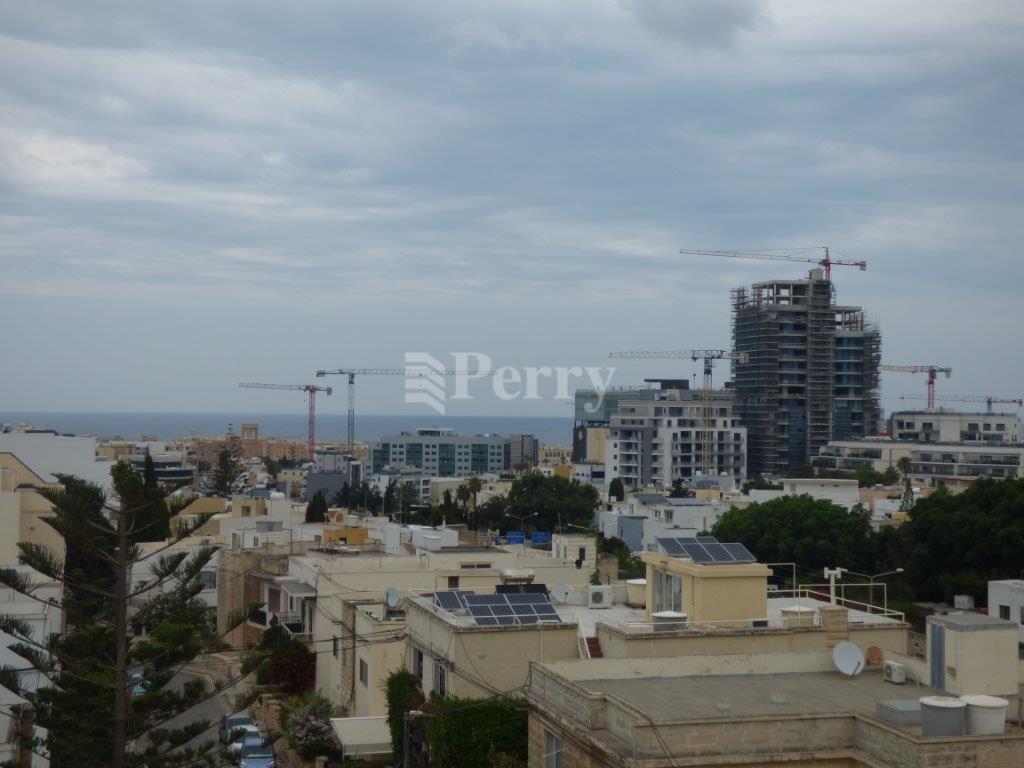 Spinola Court (Upper Gardens), Fuq Il-Gonna
