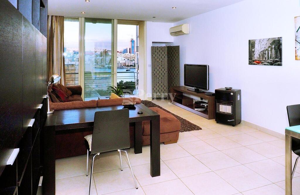 College Court, Triq Il-Kullegg L-Antik