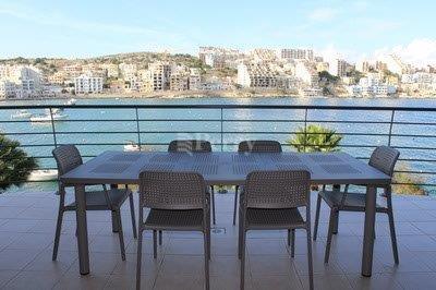 342 Poolside, Triq San Pawl