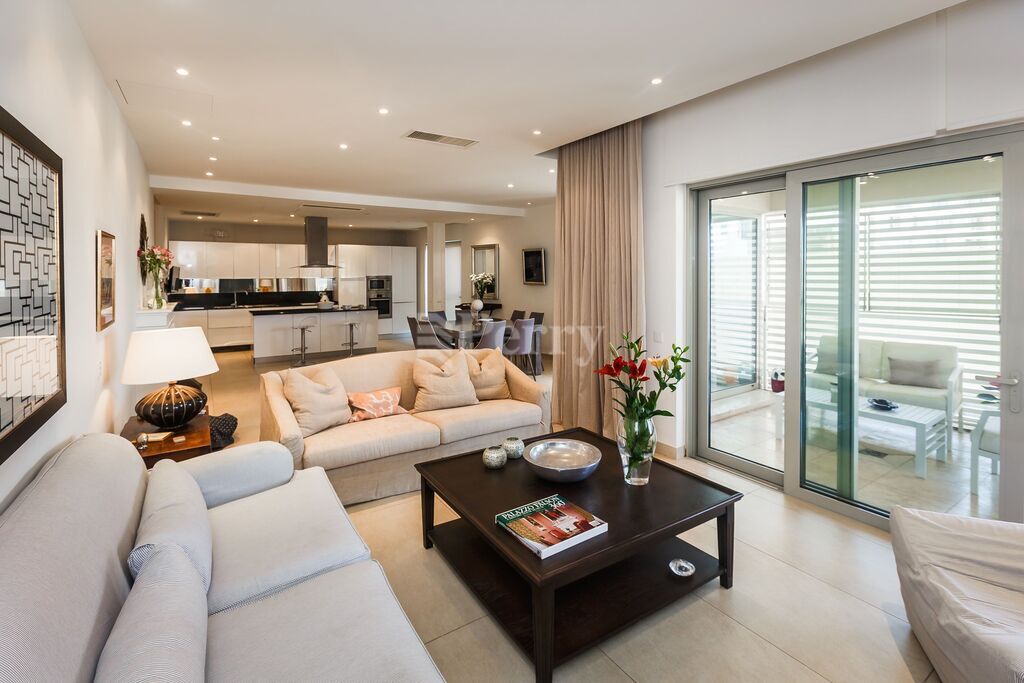 Apt 35 T10B, Tigne Point
