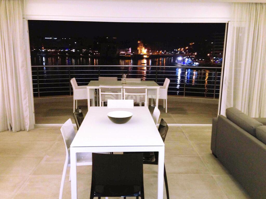 Waters Edge, Triq Spinola