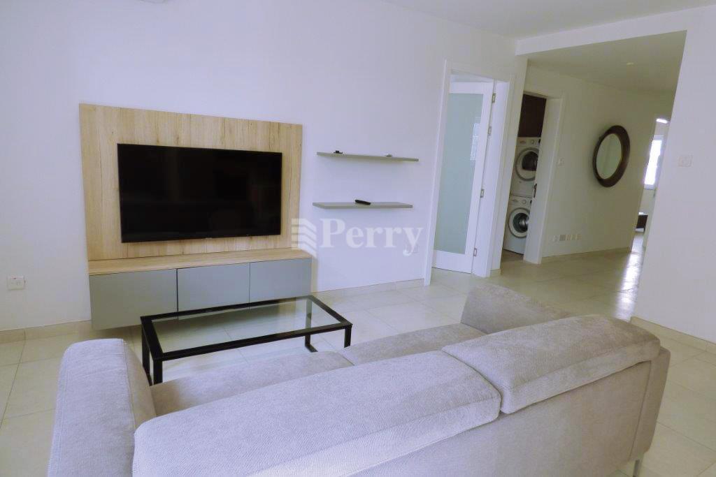 Flat 5, Triq Pace