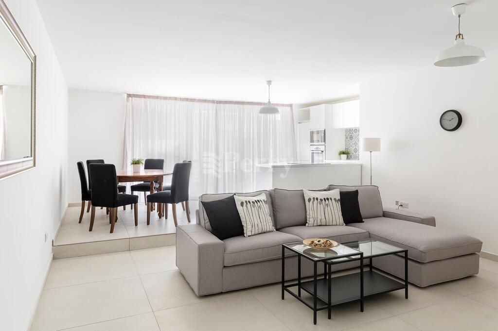 Flat 1, Triq V. Menville