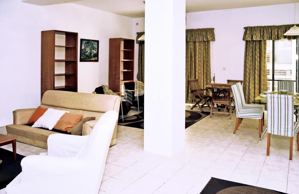 Tigne Place, Triq Tigne