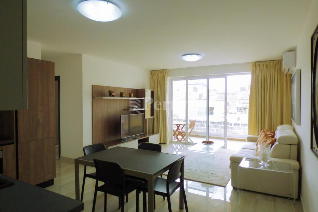Apt 14, Triq L-Insig