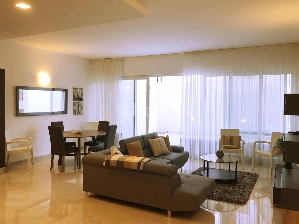 Apt 1, Triq Forrest
