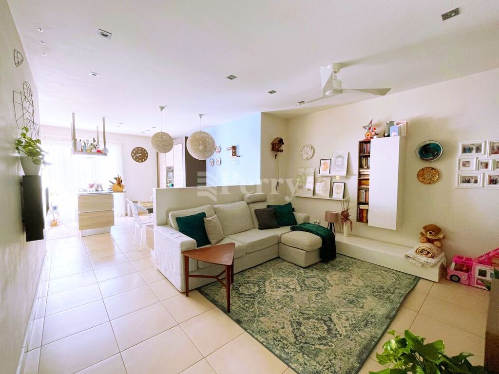 Flat 4, Triq Burmarrad