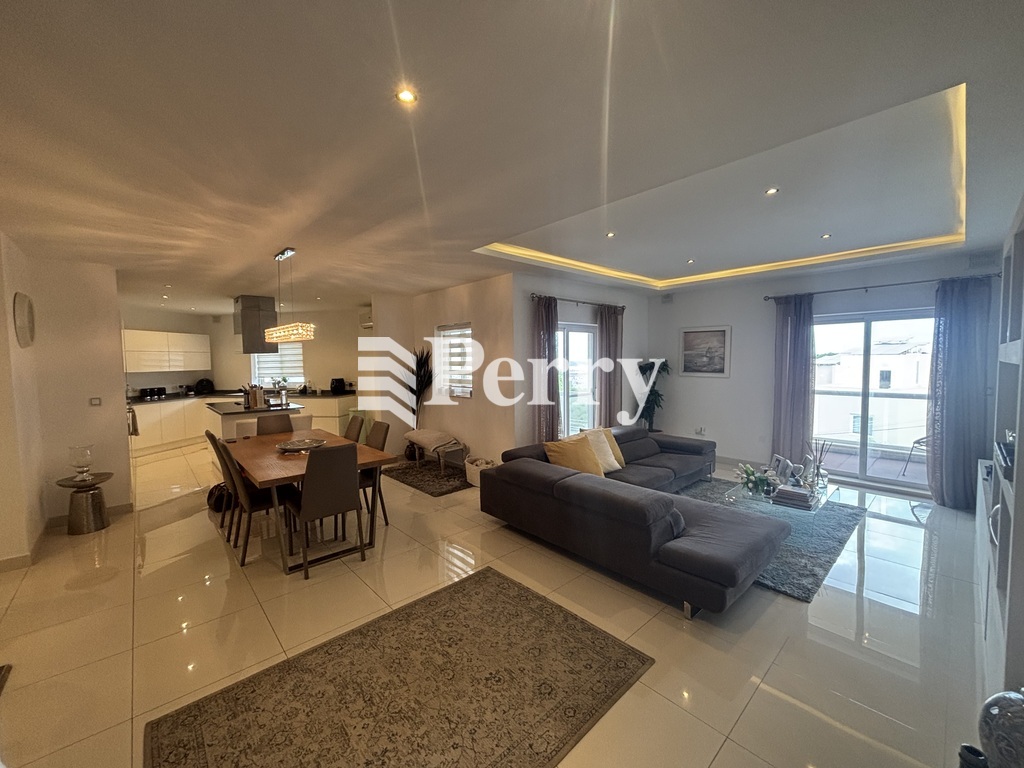 Mayfair Court Block A, Triq V. Boron