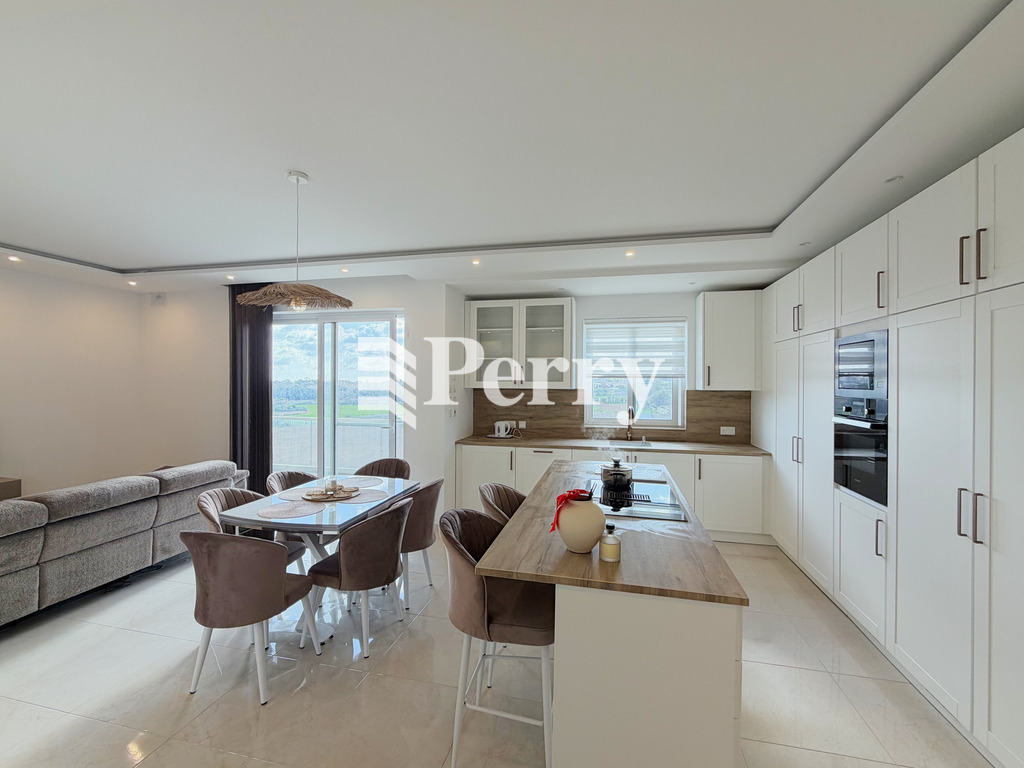 Whitepearl, Triq Il-Hajt Ruman
