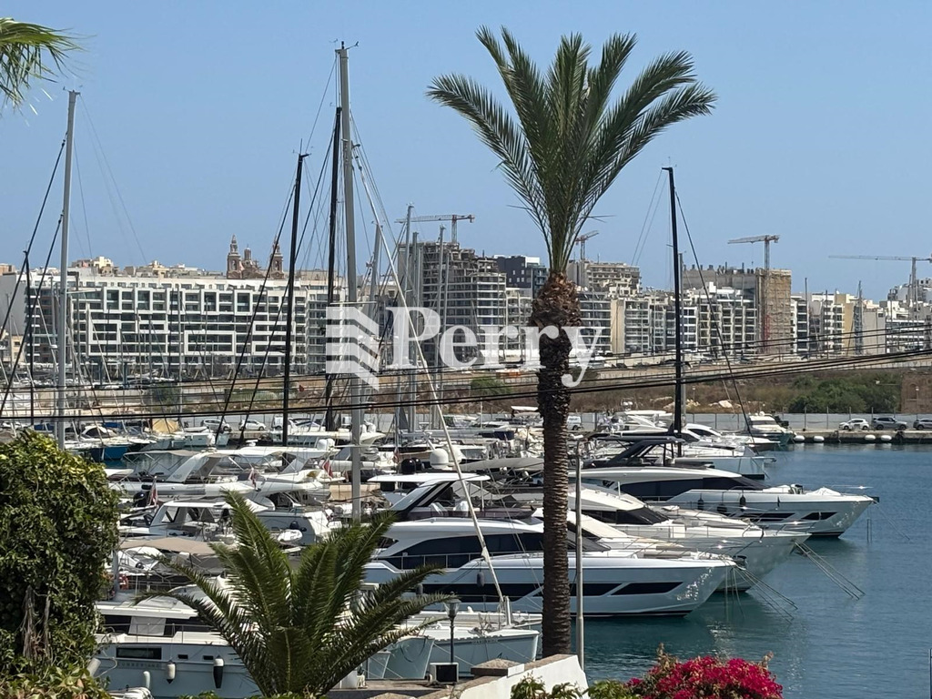 Dolphin Court, Triq L-Ambaxxati