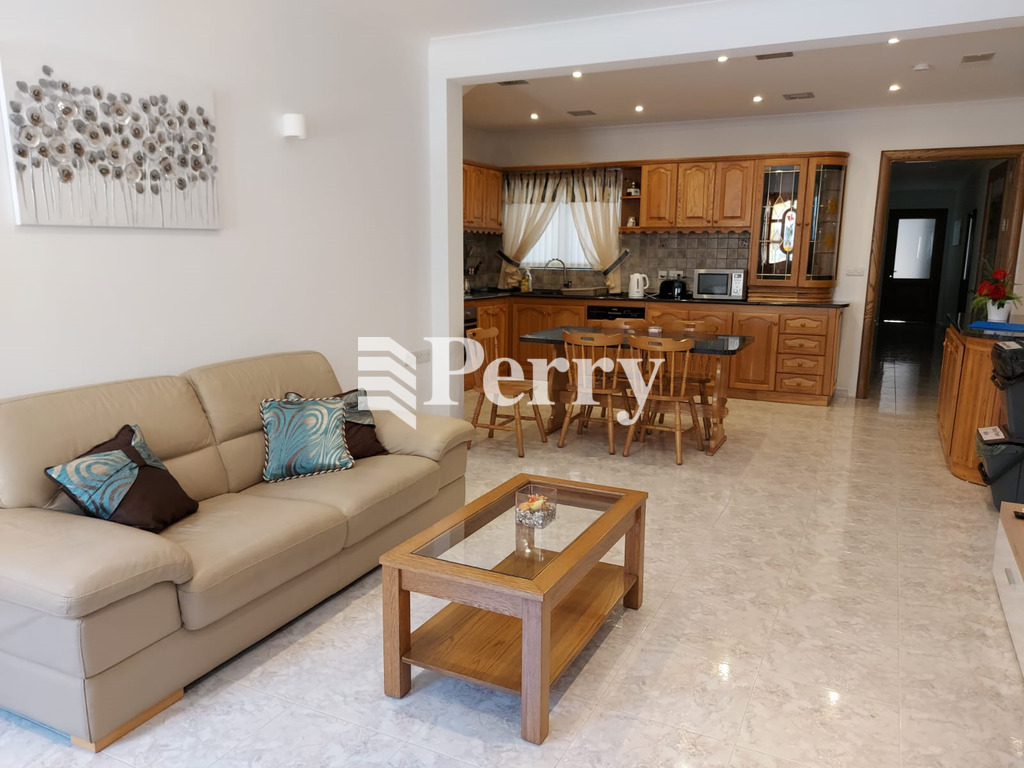 75 Gizimina, Triq Tal-Hamrija