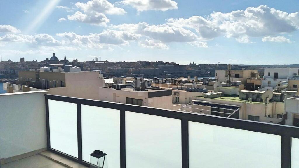 Clover Court, Triq Tigne