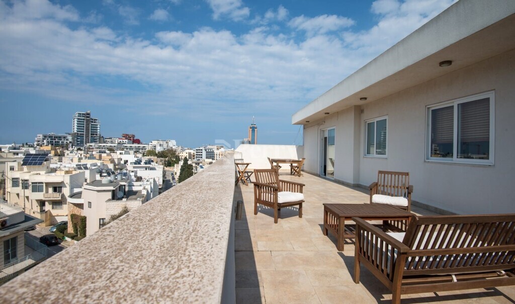 No 15, Triq Iz-Zebbug