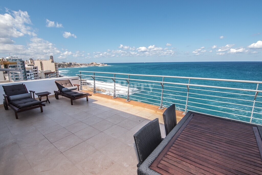 Penthouse West, Triq It-Torri