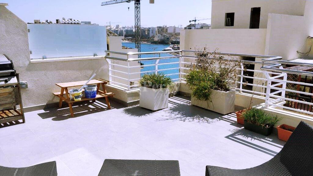 Flat 5, Triq Spinola
