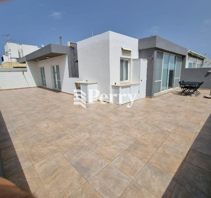 Minor Eagle Penthouse, Triq Tas-Sisla