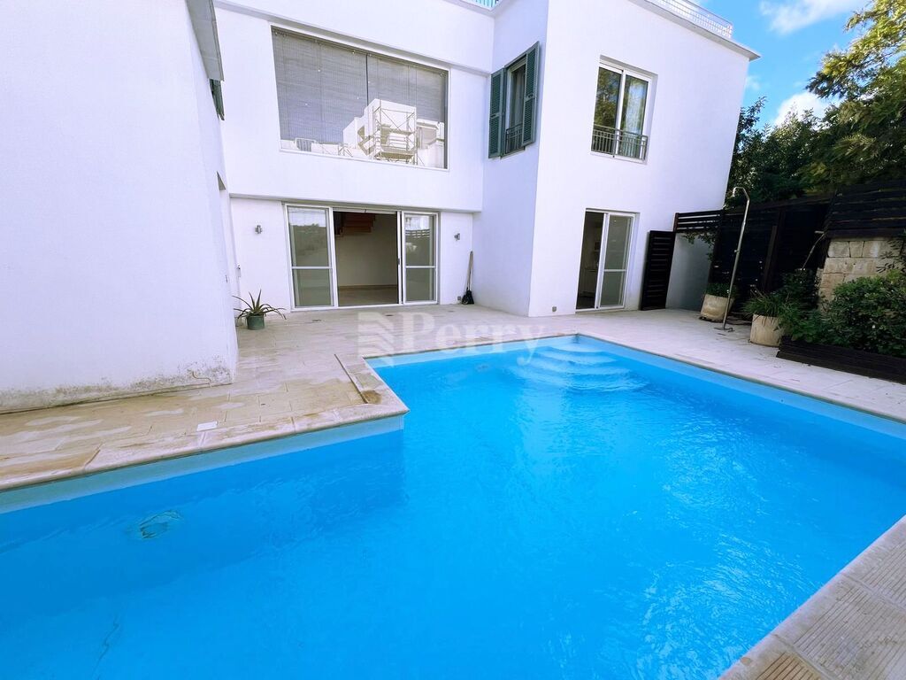 Villa 4, Triq Sir Harry Luke